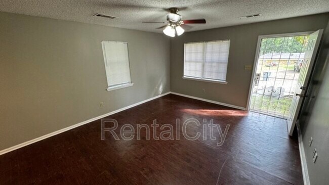 Building Photo - 172 Navy Dr
