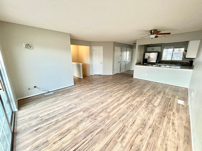 Foto del edificio - 21102 E 45th Ave