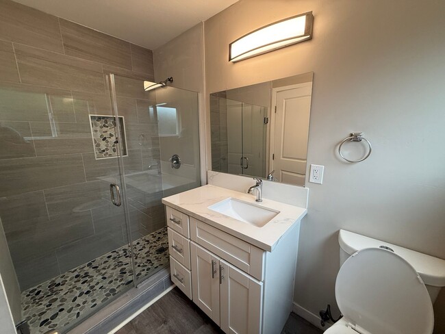 Foto del edificio - 5317-5319 West Falls VIew Dr.