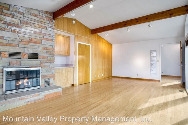 Building Photo - 4 br, 2 bath House - 111 Margaret Lane