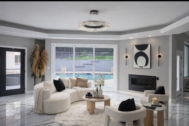 Building Photo - Luxury Living in South Charlotte – 2 minutes to Quail Hollow Golf Course