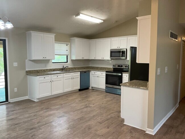 Building Photo - 4026 Leicester Dr NE