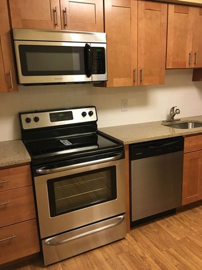 Interior Photo - Metropolitan Tareyton Estates