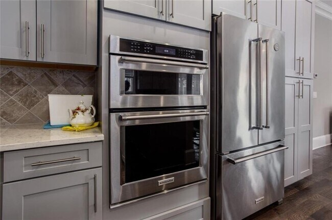 Foto del edificio - 4939 Kentwood Dr