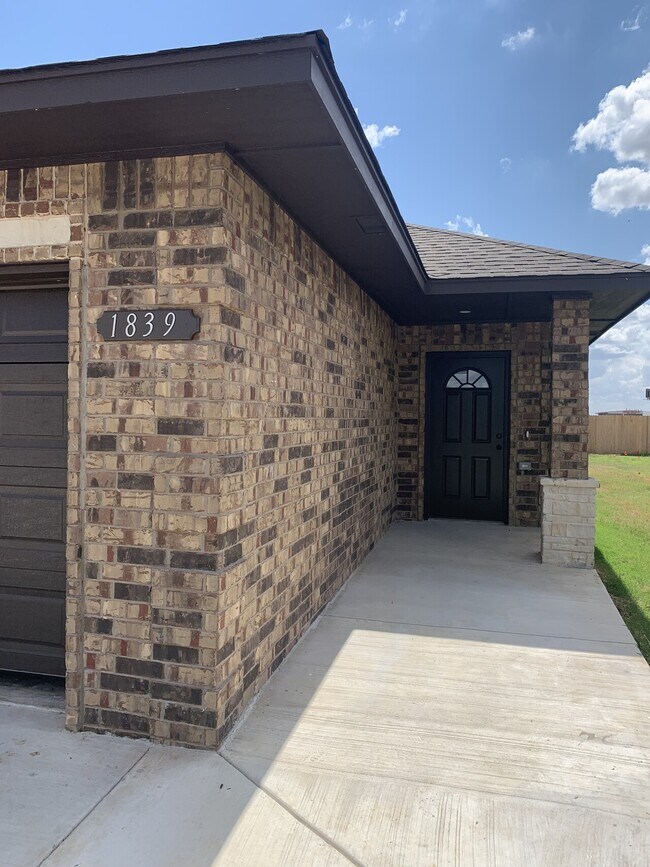 Building Photo - 1839 Cypress Lane