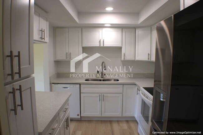 Foto del edificio - Spacious 3-Bedroom Condo with Detached 1-C...