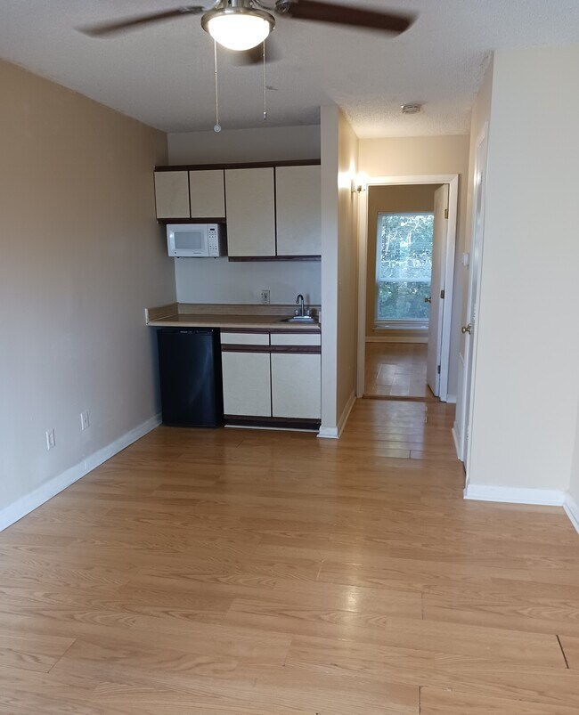 Foto del edificio - 1346 Bradley Dr