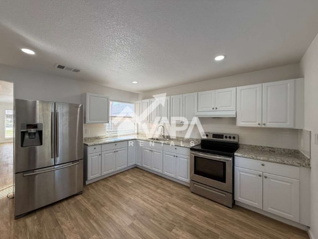 Building Photo - 13243 Larkwalk St