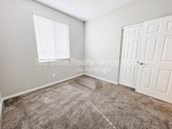 Foto del edificio - 20167 W Buchanan St