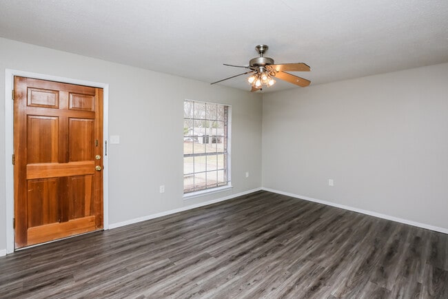 Foto del edificio - 320 Southridge Dr