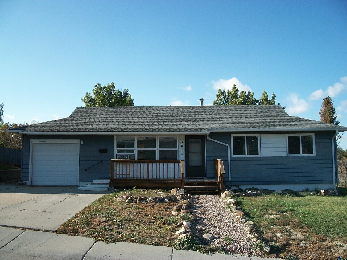 Primary Photo - 3044 N Sinclair Pl