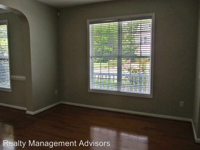 Building Photo - 4 br, 2.5 bath House - 102 Pinecrest Drive