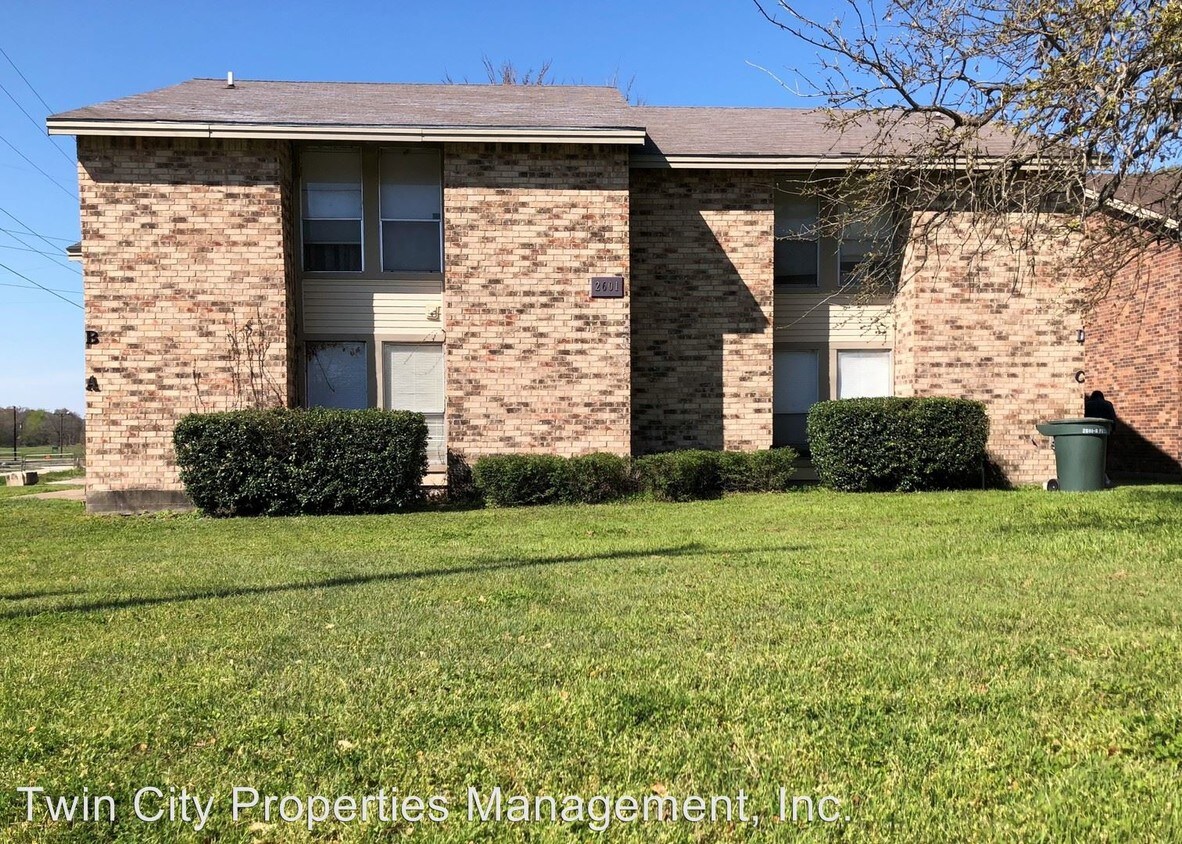Primary Photo - 2601 Pecan Knoll St