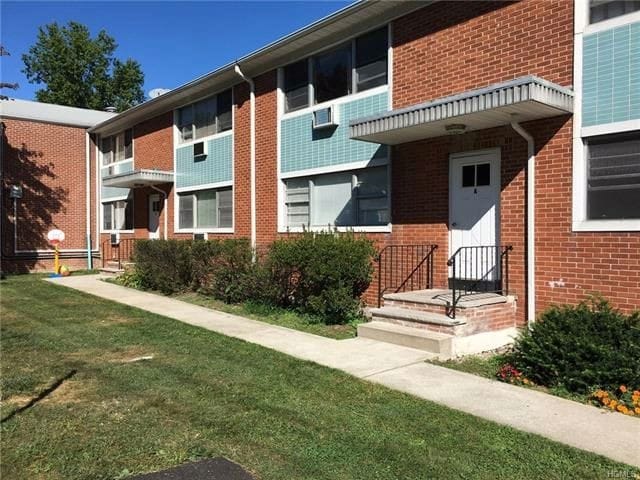 Primary Photo - 174 N Middletown Rd