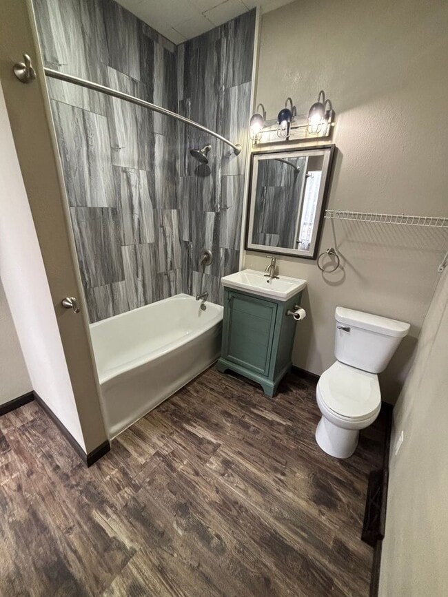 Foto del edificio - 720 Main St