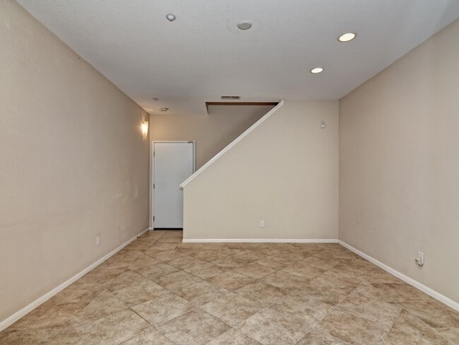 Building Photo - Wonderful Townhome In The Heart Of Mission...
