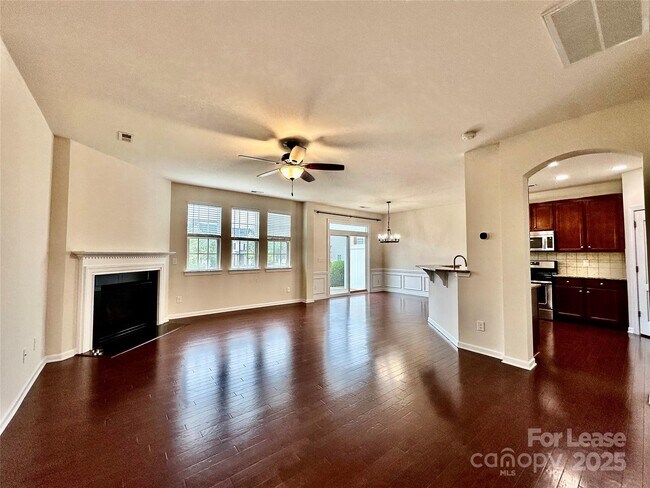 Foto del edificio - 10932 Burnt Leather Ln