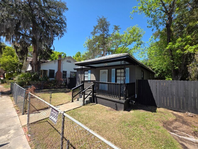 Foto del edificio - 206 W 60th St