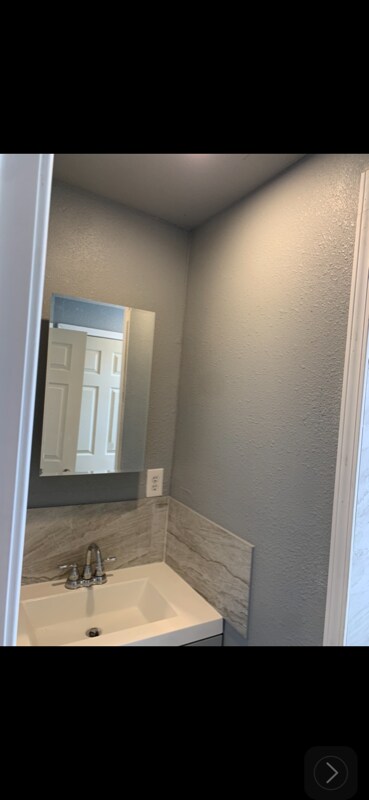 Foto del edificio - 2113 Saladia St