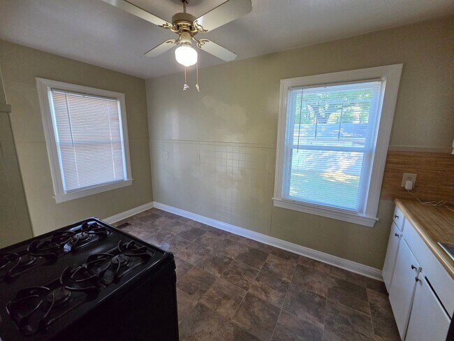 Building Photo - 1091 Bicknell Ave