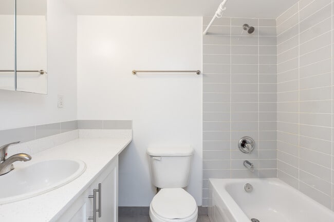 Building Photo - English Bay Tower