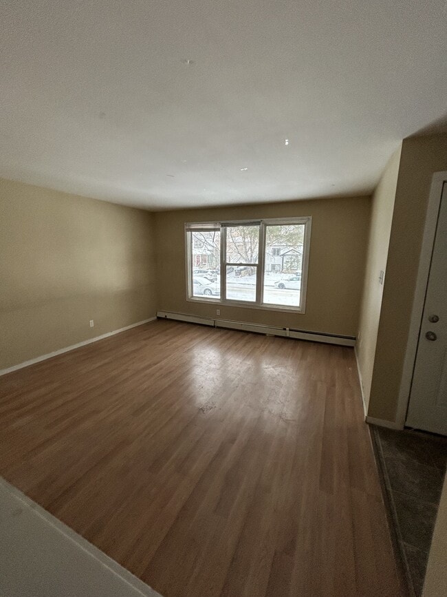 Photo du bâtiment - 330 Avenue S South