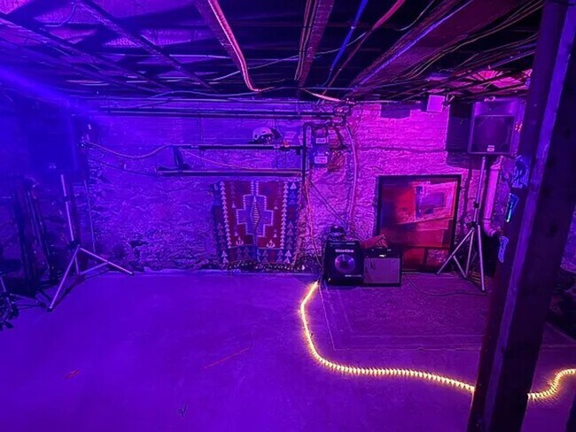 Photo - No Fee Single Family House with 5 Parking Spaces Included!  Laundry in Unit!