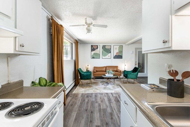 Building Photo - Carriage Green Apartments