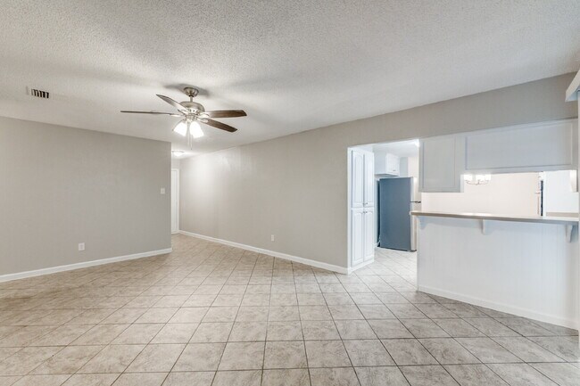 Building Photo - Comfortable & Stylish 3-Bedroom Home in Grand Prairie