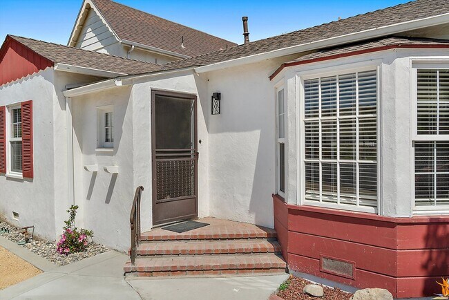 Building Photo - 152 Palm Ct Dr