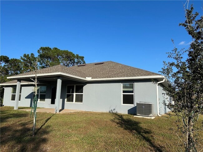 Foto del edificio - 1391 Seahouse St