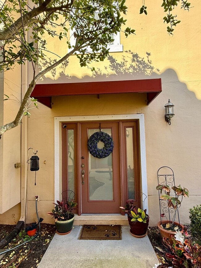 Building Photo - 281 Valencia Cir