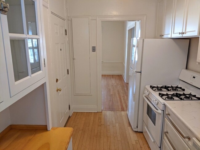 Building Photo - 1137 Maple Ave