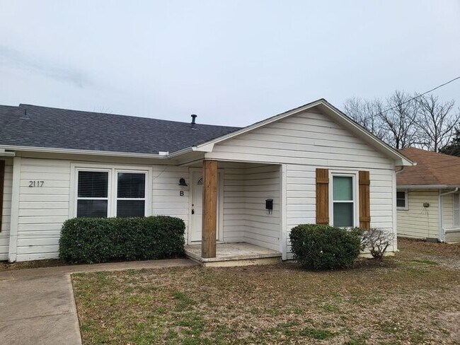 Building Photo - 2117 N Crockett St