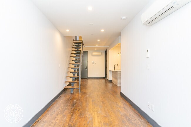 Foto del edificio - 1176 Park Pl