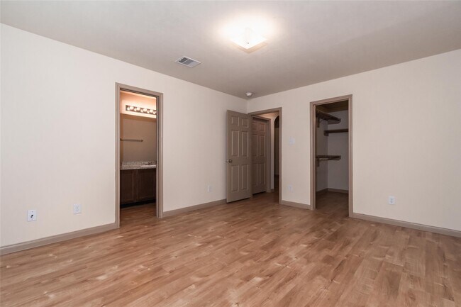 Foto del edificio - 5807 Long Arbor Ln