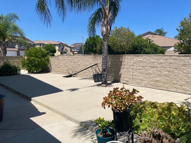 Building Photo - Stunning Executive Home, in Wildomar/Murri...