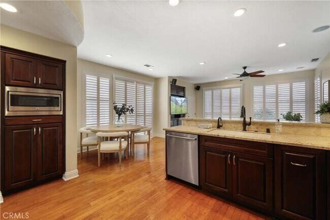 Building Photo - 3 Bedroom Plus Loft in Los Flores