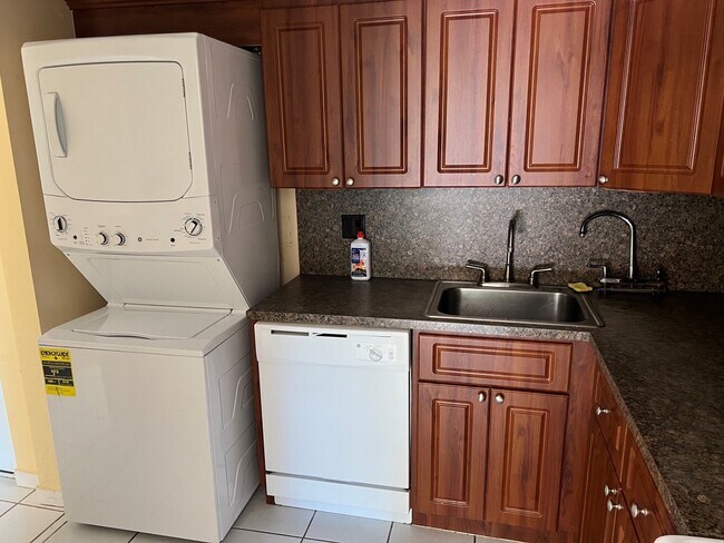 W/D in unit - 8303 SW 142nd Ave