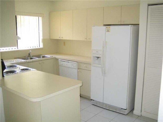 Foto del edificio - 6512 Kendale Lakes Dr