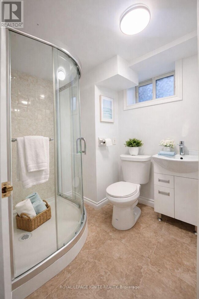 Building Photo - 62 Billingsgate Crescent