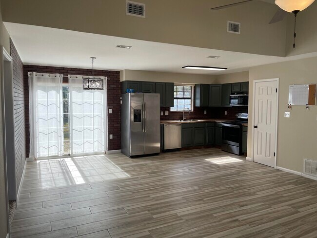 Building Photo - 212 Grand Prix Dr