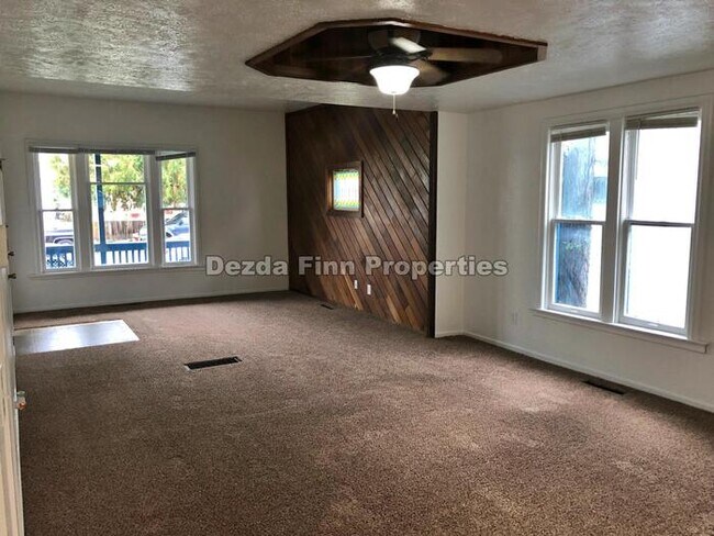 Foto del edificio - 2402 W Dean Ave