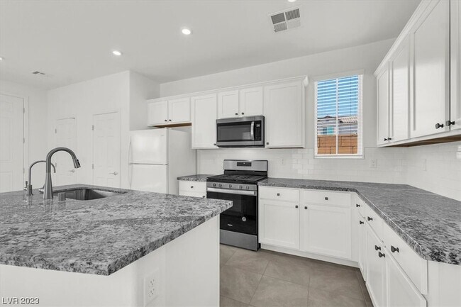 Building Photo - 10615 Sariah Skye Ave