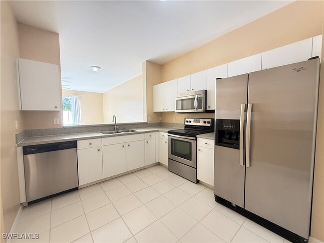 Foto del edificio - 3650 Pine Oak Cir