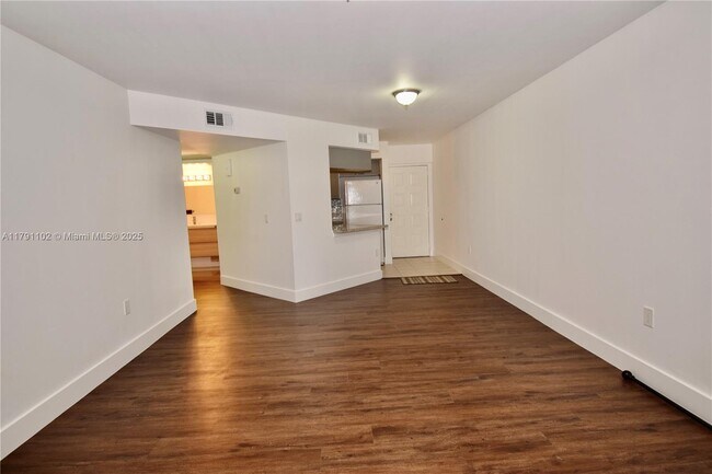 Building Photo - 8333 Lake Dr