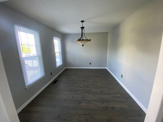 Building Photo - 334 Stoney Creek Dr