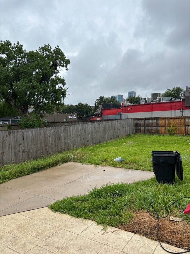 Building Photo - 2410 Huldy St