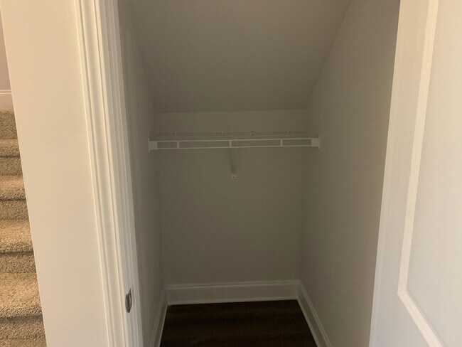 Building Photo - 4 Bedrooms, 2.5 Bathrooms - Home in Calhoun!