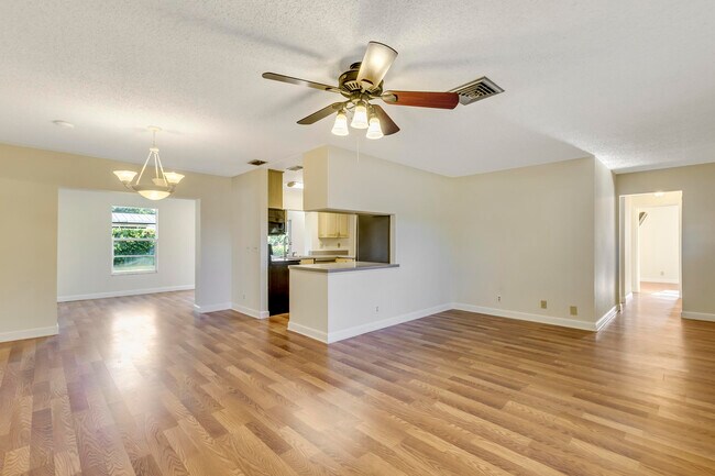 Building Photo - 721 Pelican Way